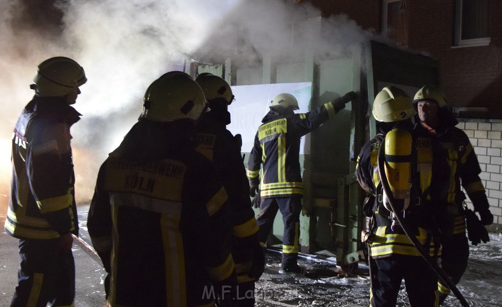 Feuer Papp Presscontainer Koeln Hoehenberg Bochumerstr P193.JPG - Miklos Laubert